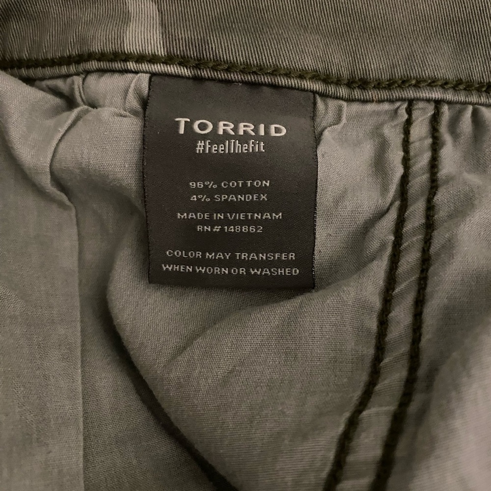 torrid Feel the Fit Olive Green Camo Cargo Pants - Utility Style - Picture 7 of 7